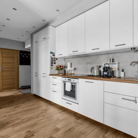 아파트 Bemowo Two-bedrooms - 52m2, Parking, Loggia - By Rentujemy 바르샤바